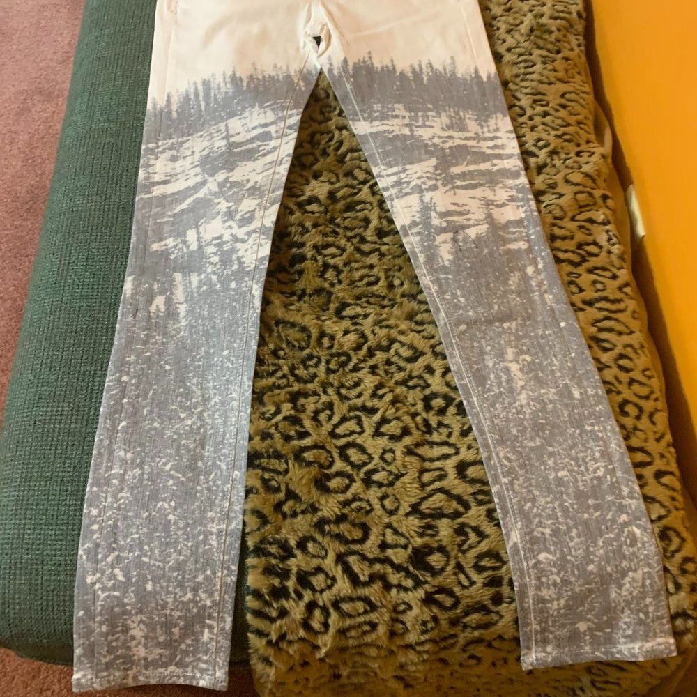 Comune Clothing Line